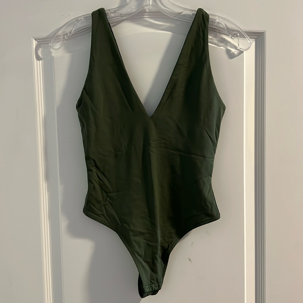NWOT Babaton sleeveless bodysuit